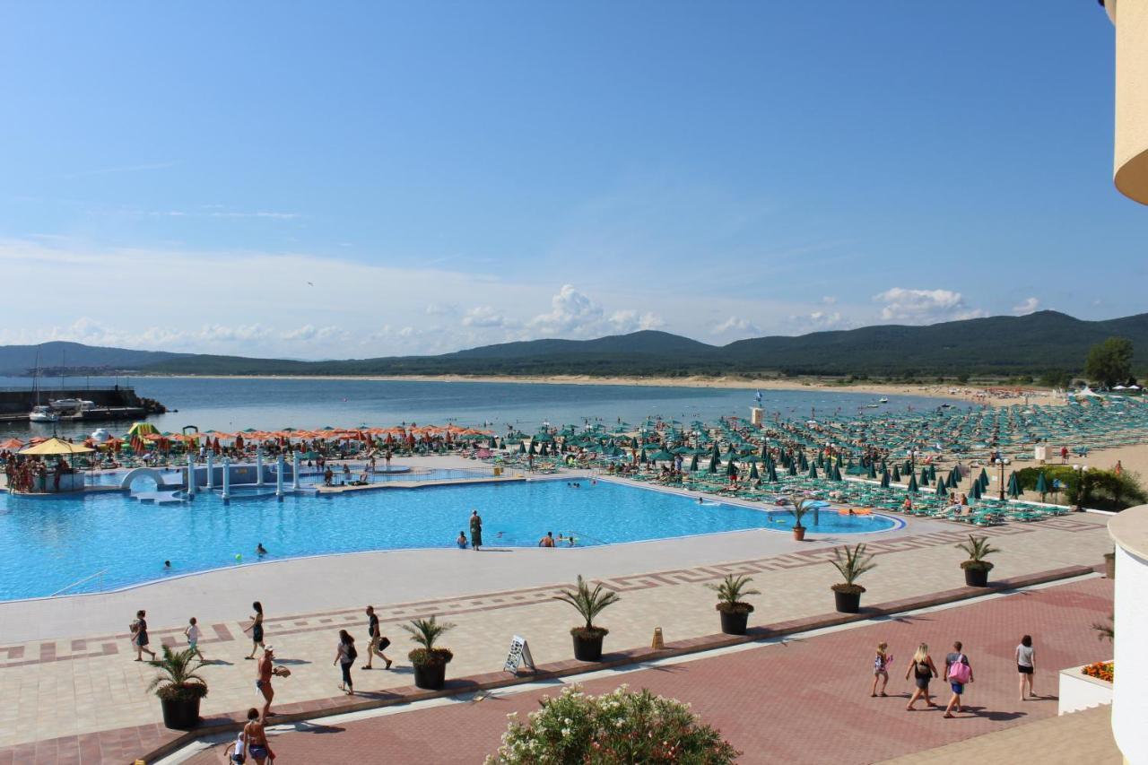 דוני Duni Marina Beach Hotel מראה חיצוני תמונה